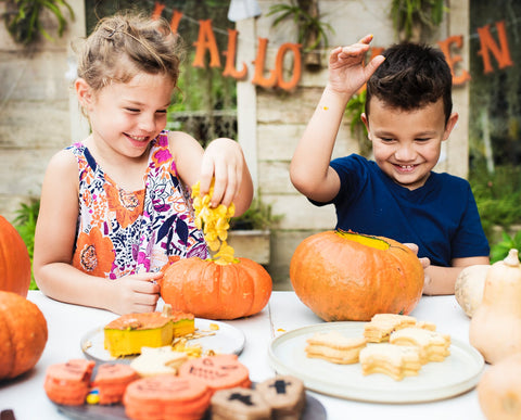kids-making-pumpkin-pie